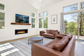 The Pines Retreat- Impeccable Modern Village Chalet